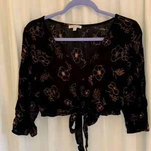 Patrons of Peace Size Medium black tie cropped blouse